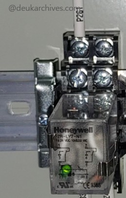 Honeywell 8핀 릴레이 소켓 장착 사진과 LED 점등 상태