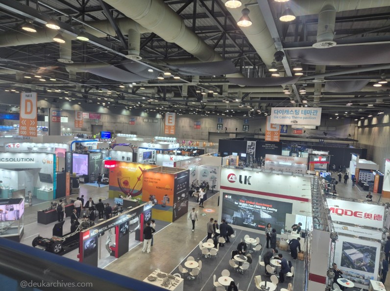 자동화와 로봇 기술이 전시된 SIMTOS 2026 Hall 7~8 내부 전경