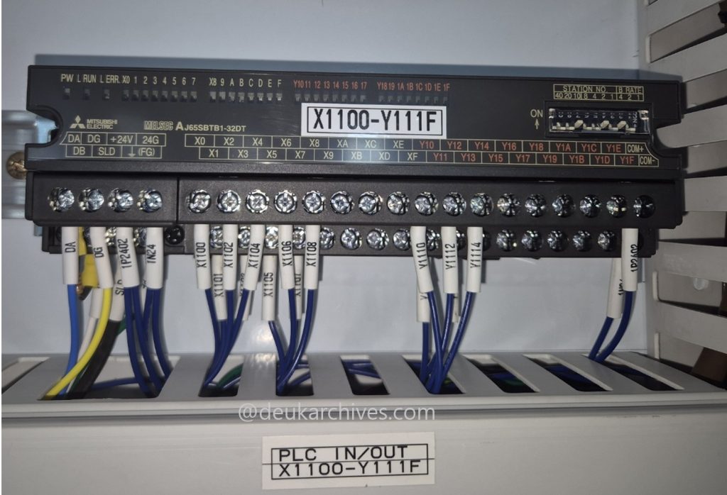 PLC 주소 X1100 Y111F와 배선 라벨이 일치하는 제어반 라벨링 사례
