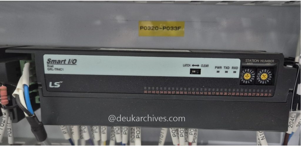 PLC I/O 카드 범위 라벨 P0320~P033F 표시된 사례 (위치 식별 불가)